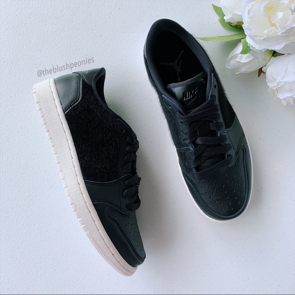 Nike Air Jordan 1 Retro Low no swoosh NWT - Picture 5 of 11